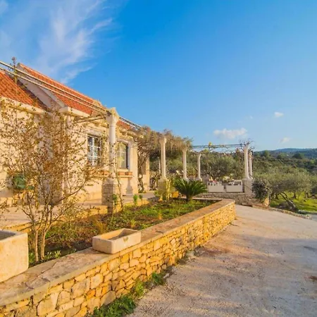 Villa Mediterranean With Pool