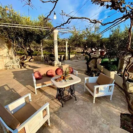 Villa Mediterranean With Pool *