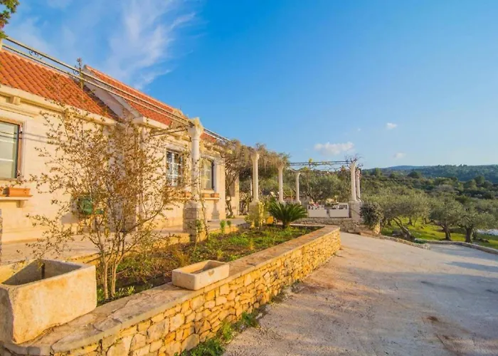 Villa Mediterranean With Pool