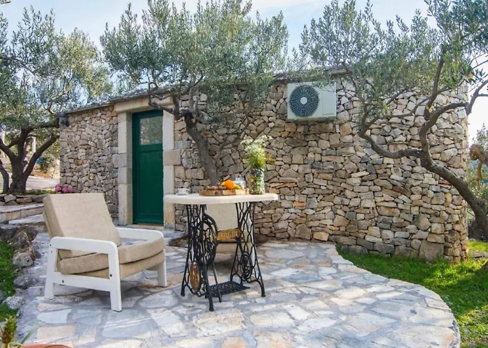 Villa Mediterranean With Pool *