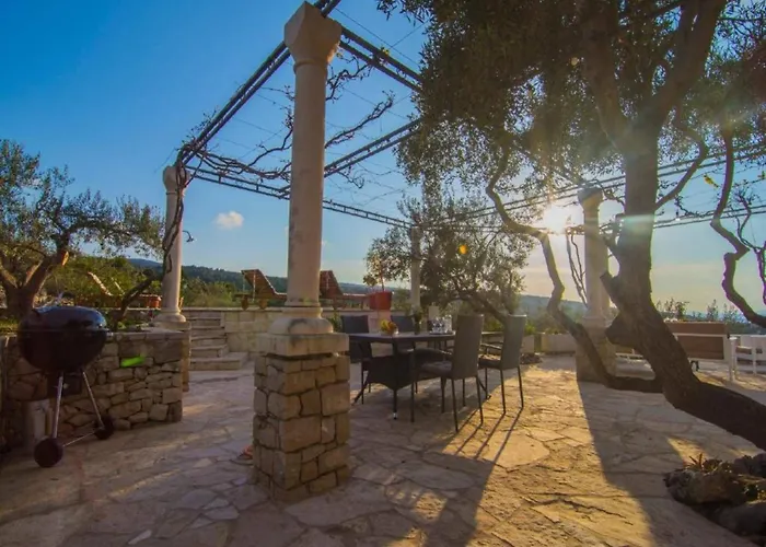 Villa Mediterranean With Pool Splitska